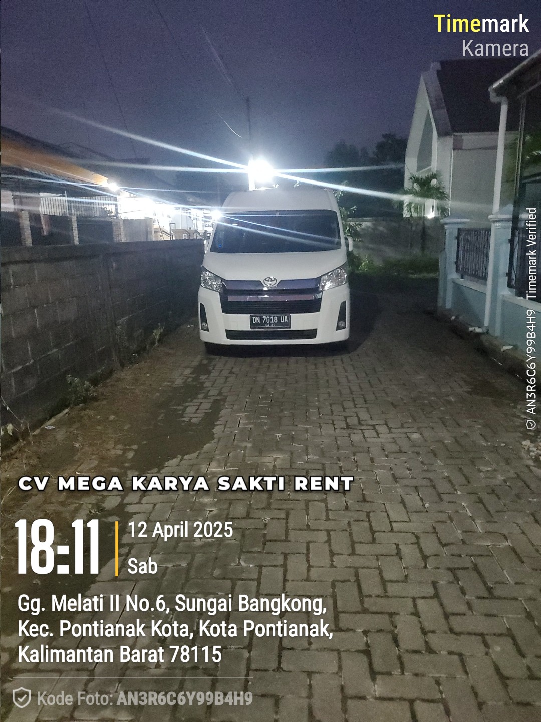 Hiace tampak depan